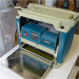 Электрорубанок Makita 2012NB рейсмус, 1650Вт (2012NB)