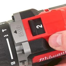 Шуруповерт Milwaukee M18 CBLPD-202C, 60Нм, 2x2Ah (4933464320)